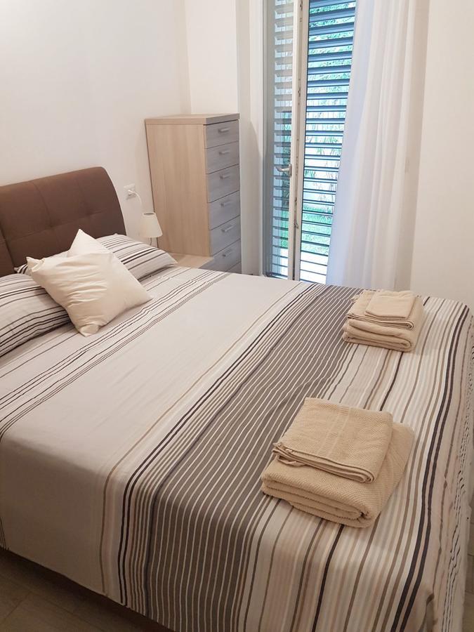 Baia Blu - Luxury Apartments With Pool Cremia Luaran gambar