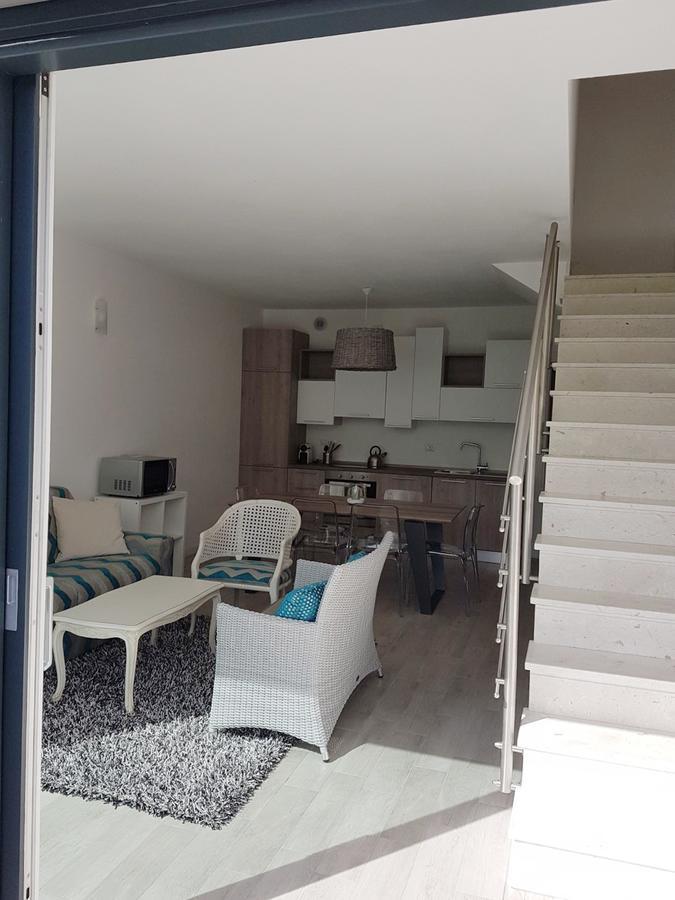 Baia Blu - Luxury Apartments With Pool Cremia Luaran gambar