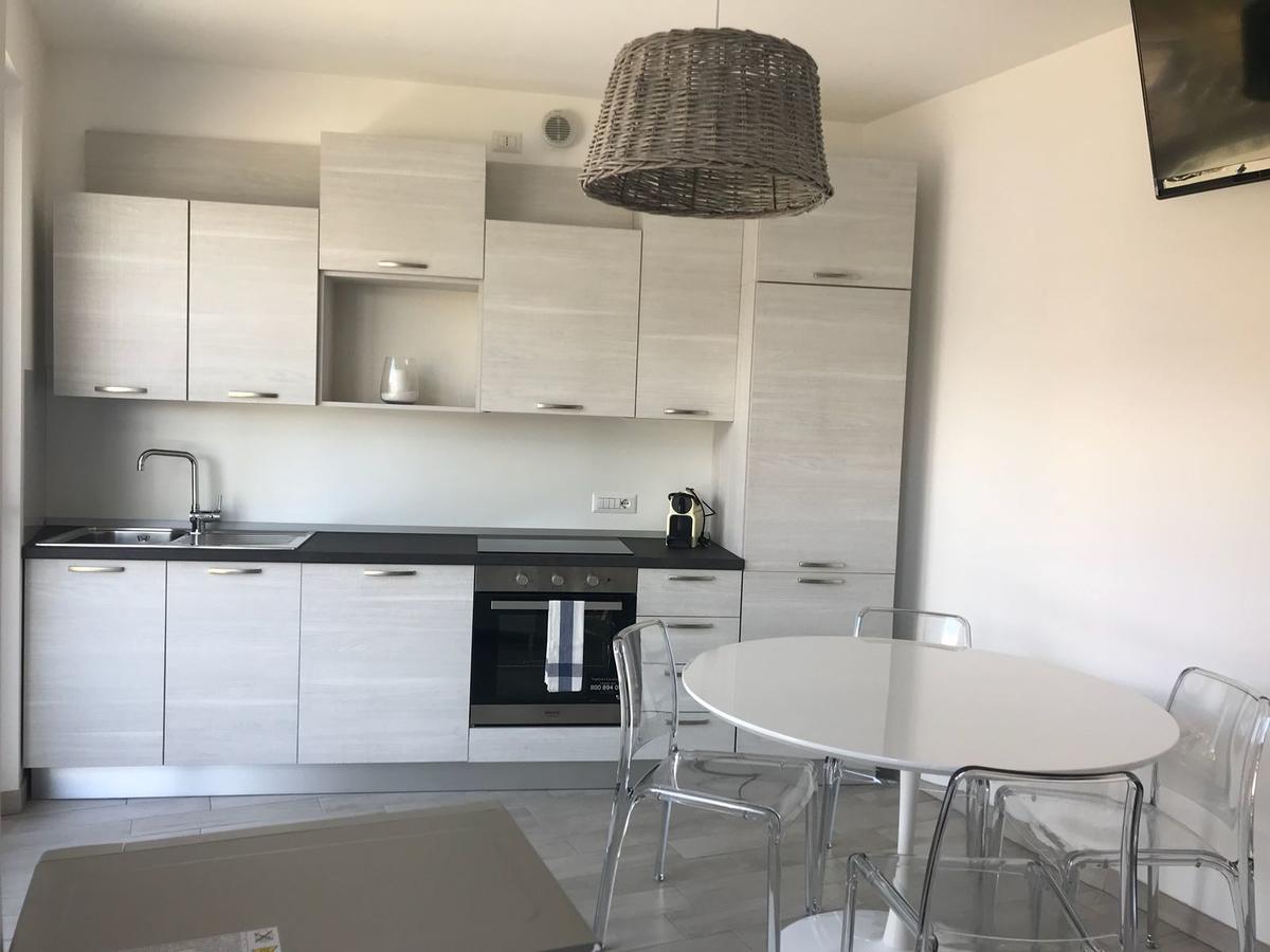 Baia Blu - Luxury Apartments With Pool Cremia Luaran gambar
