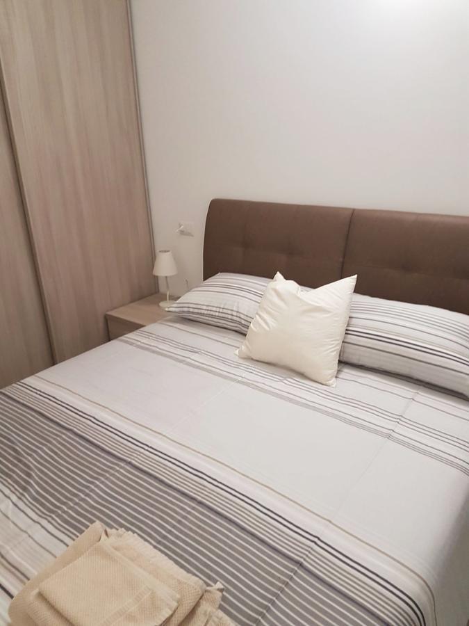 Baia Blu - Luxury Apartments With Pool Cremia Luaran gambar