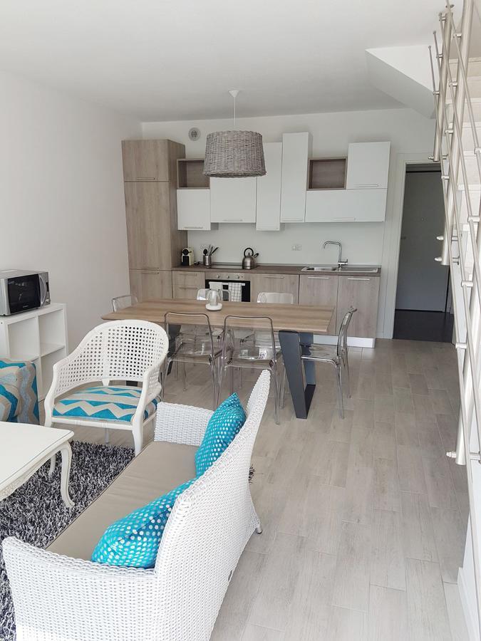 Baia Blu - Luxury Apartments With Pool Cremia Luaran gambar